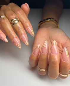 Pearl And Gold Nails, Nails Board, Graduation Boards, Nail Colours, Long Acrylic Nails Coffin, Salon Business, Design Nails, Nail Beauty, Oval Nails