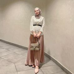 Plated Skirt Outfit, Preggy Outfit, Skirt Outfits Hijab, Maternity Ootd, Ootd Muslim, Green Skirt Outfits, Muslimah Style, Outfits Hijab, Belitung