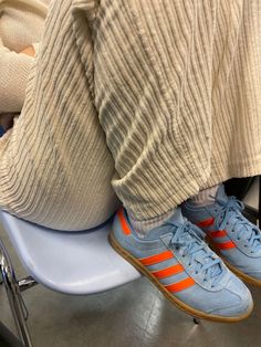 Shoes Inspo Trendy, Dad Shoes, Blue And Orange, Dream Shoes, Trendy Shoes