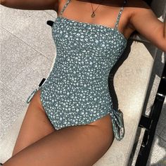 One Peice Green Swimsuit -Sinched Waist At The Bottom -Never Worn -Green + White - Size Medium - With Padding Preppy Swimsuit, Swimsuits Athletic, Cupshe Swimsuits, Bathing Suits One Piece, Cute Country Outfits, Modest Swimsuits, Green Swimsuit, Pink Bodycon Dresses, Cute Bathing Suits