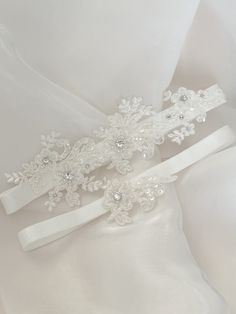 Introducing our Delicate Lace Bridal Garter. This bespoke lace garter combines comfort and style. Made from stretchy elastic and adorned with European Crystals!  It is customized and designed to fit perfectly, ensuring you're at ease as you dance the night away. All Olivelli Bridal garters are delicately hand-stitched. Crafted with love and attention to detail, this garter is more than an accessory - it's a cherished keepsake! MAKE MEMORIES LAST - Compliment your main garter with a beautiful toss garter, and cherish one as a keepsake garter.  UNIQUELY BESPOKE - Our garters are delicately hand-stitched creating an exclusive design with unmatched quality. - Perfect Bridal Gift: A heartfelt gift that will be treasured for years to come. - Beautifully Wrapped: Each garter comes in a beautifull Wedding Dress Crafts, Bridal Garter Lace, Bridal Garters, Wedding Garters, Lace Garter, Bridal Garter, Wedding Garter, Bridal Gift, Lace Bridal