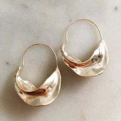 Vintage Metal Twisted Gold Earrings Personality Swirl Large Hoop Statement Drop Earrings Fulani Earrings, Hoop Earrings Chunky, Chunky Hoop Earrings, Hoops Gold, Statement Drop Earrings, Large Hoop Earrings, Girly Stuff, Jewelry Inspo, Gold Hoops