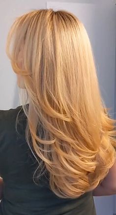 Prettiest Blonde Hair Color, Long Blonde Layered Hair, Coquette Haircut, Layered Hair Blonde, Blonde Hair Layers, Warm Blonde Hair, Blonde Layered Hair, Layered Curtains, Gorgeous Hairstyles