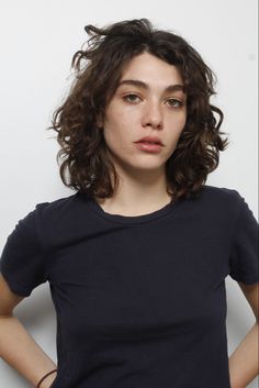 Steffy Argelich, Short Brown Hair, Img Models, Curly Hair Cuts, Short Curly Hair, Hairstyles With Bangs, Dark Hair