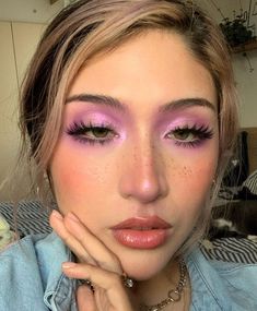 Pink Purple Eyeshadow, Pink Hair Makeup, Purple Eyeshadow Looks, Bold Eyeshadow, Funky Makeup, Mekap Mata, 20 Makeup, Barbie Makeup, Swag Makeup