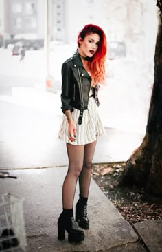 Style Dr Martens, Black Biker Jacket, Look Rock, Legging Outfits