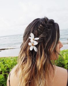 Luau Hair, Hawaii Hairstyle, Simple Braids, Short Hair Brown, Hawaii Hair, Hawaiian Hairstyles, Fishtail Hairstyles, Traditional Hairstyle, How To Curl Short Hair