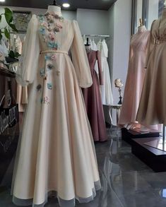 Ootd Kondangan Dress, Boho Blouse Pattern, Muslim Fashion Dress Gowns, Dress Kondangan Hijab, Bridesmaids Hijab, Fesyen Islam, Baju Kahwin, Dress Bridesmaids, Gowns Dresses Elegant