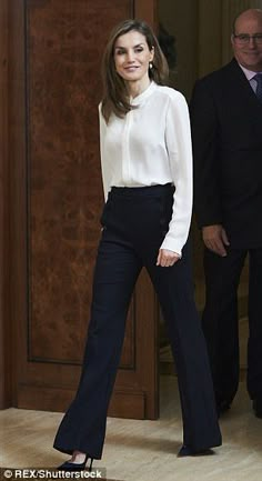 Office Lookbook, Style Salopette, Outer Style, Royals Fashion, Fashion Professional, Corporate Attire, Amal Clooney, Office Outfits Women