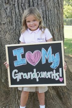 Grandparents love pictures of their grandchildren, but you can add a little something different by having them hold up a sign with “Happy Gr... Grandparents Day Preschool, Birthday Presents For Grandma, Presents For Grandma, Grandparents Gifts, Grandparent Day, Happy Grandparents Day