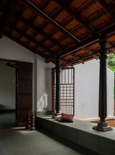 an outdoor area with columns and windows