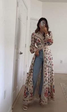 #fashion #trendy Modest Picnic Outfit, Hijabi Photography, Floral White Dress, Hijab Ideas, Casual Indian Fashion, Desi Fashion Casual, Modest Dresses Casual