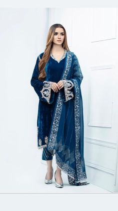 Valvet Suite Design Pakistani, Latest Velvet Dresses, Velvet Dresses Outfit, डिजाइनर कपड़े, Velvet Dupatta, Pakistani Kurta, Pakistani Women