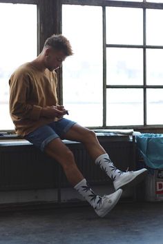 Outfit Ideas Man Street Styles, Gay Men Outfits, Kevin Elezaj, Look 80s, Streetwear Mode, Tumblr Outfits, Foto Poses