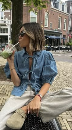 Tan Ball Cap Outfit, Denim And Neutral Outfits, June 2024 Outfits, Prague Fashion Summer, Mum Fashion, Looks Street Style, Mode Inspo, Looks Style, Looks Vintage