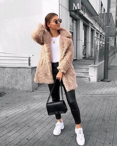 Casual Chic Winter, Celebrity Fashion Outfits, Look Legging, Classy Winter Outfits, Chic Winter Outfits, Stil Boho, Outfit Chic, Outfit Trends, Outfit Combinations