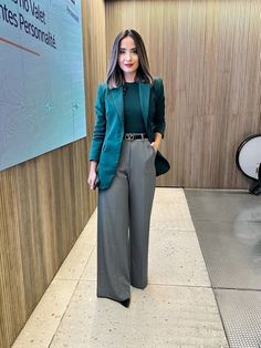 Short Slacks Outfit, Classic Cowboy Boots, Statement Belts, Outfit Formal Mujer, Express Outfits, Cute Professional Outfits, Classic Cowboy, Grey Slacks, Western Dress