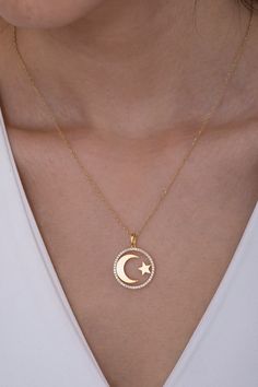 Moon And Star Pendant Necklace, Moon Star Necklace, Moon And Star Necklace, Gold Moon Necklace, Necklace Moon, Style Box, Gold Moon, Jewelry Lookbook