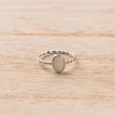 Muttermilchschmuck Ring | Muttermilchschmuck Ring aus Gold | Muttermilchschmuck aus der Schweiz | Echtgold Muttermilchschmuck | Silber Schmuck aus Muttermilch | Schmuck für Mütter | Weissgold Ring mit Haar / Babyhaar Breastmilk Jewelry, Breast Milk, Gemstone Rings, Silver Rings, Gemstones, Ring, Silver, Gold, Blue