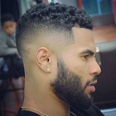 Fresh Haircuts, High Fade Haircut, Haircuts Ideas, Taper Fade Haircut, Black Men Haircuts, Mens Fade, Black Men Hairstyles