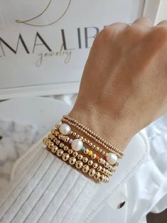 Pearl Bracelet Stack, Gold Bracelet Stack, Ideas Pulseras, Gold Bead Bracelet, Pearl Beaded Bracelet, Gold Bracelet Simple, Bracelet Keychains, Bracelet Pearl