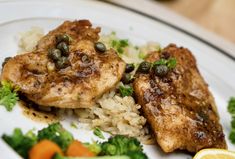 Chicken Piccata Grilled Chicken Alfredo, Chicken Thighs Mushrooms, Pepper Gravy, Brunch Burger, Piccata Recipe, Crispy Chicken Thighs, Chicken Stroganoff, Egg Fast, Diner Recipes