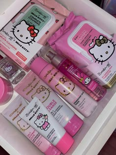 Спонж Beauty Blender, Hello Kitty Outfit, Sanrio Items, Images Hello Kitty, Hello Kitty Y2k, Hello Kitty Room Decor, Hello Kitty Gifts