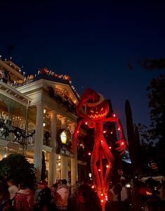 disney rides, disney halloween, disney inspo, disney fall, disney foods Disneyland Fall, Halloween Disney Aesthetic, Tower Of Terror Halloween Decor, Disneyland In October, Haunted Mansion Disney Aesthetic, Disney World Halloween Aesthetic, Disneyland Halloween Aesthetic, Disneyland Haunted Mansion Halloween