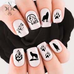 Nails Wolf Design, Therian Nails Ideas, Wolf Nails Designs, Husky Nails, Wolf Nail Art, Wolf Nails, Biogel Nails, Wolf Tracks, Wolves Howling At The Moon