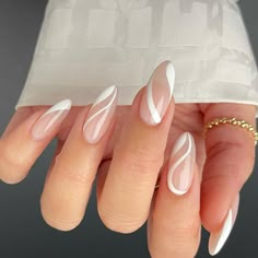 Almond Nails Hombre, Nude Nails White Design, Nails Acrylic Almond French Tip, French Tip Outline Nails, Nail Art Simple Elegant Natural, Nude And White Nails, White Swirl Nails, Line Nail Designs, Hello Nails