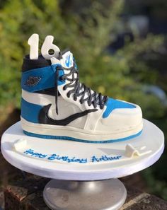 a birthday cake made to look like a shoe