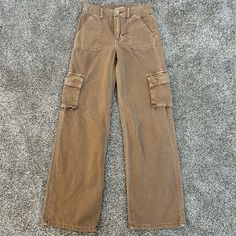 Girls Size 7 Brown Cargo Pants In Great Condition Purple Themed Outfits, Cacky Pants, Brown Clothes Aesthetic, Light Brown Cargo Pants, Brown Baggy Pants, Baggy Cargo Pants Outfit, Brown Cargo Pants Outfit, Cargo Pants Aesthetic, Moodboard Pictures