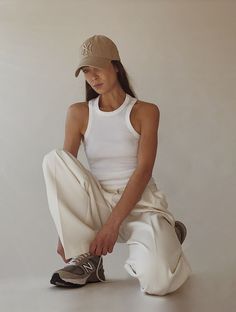 Stile Casual Chic, Pantalon Large, Fashion 2020, White Pants, Look Chic, Minimal Fashion, Casual Outfit