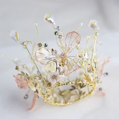 This is a handmade crown made of resin,pearl material. Each crown is unique, ensuring that each piece has high quality and exquisite details. This hairpin can be used not only for special occasions, but also for daily wear, allowing you to showcase your unique charm. Size:60mm width and 95mm height. Notice: There may be differences in color due to different monitors. Since it's 100% handmade customized product, we do not accept returns or exchanges. If any damage occurs during transportation, please take a photo of the damaged goods and send it to the me. I will remake and resend it for free. I accept customization and color changes. Please contact me before placing your order to note the color you want or send me a picture of the style you want to customize. Thank you for your interest in Diy Tiaras And Crowns, Hair Accesories Wedding, Halloween Costumes Party, Diy Tiara, Crowns And Tiaras, Japanese Kanzashi, Handmade Crown, Resin Pearl, Party Costumes