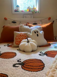 Halloween. Decoration. Pumpkin. Ghost. Autumn. Fall Room Ideas, Fall Apartment Decor, Halloween Sleepover, Holiday Room Decor, Autumn Room, Halloween Bedroom Decor, Fall Room Decor, Fall Bedroom Decor