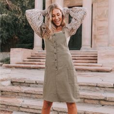 Super Cute Jumper Dress Womens Fall Sweater Dresses, Cute Feminine Dresses, Midi Jumper Dress Outfit, Khaki Knee-length Fall Dress, Khaki Knee-length Dress For Fall, Knee-length Khaki Dress For Fall, Khaki Knee-length Spring Dress, Spring Khaki Midi Dress, Spring Khaki Dresses With Pockets