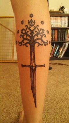 My Tree of Gondor and Anduril Tattoo from Lord of the Rings! Anduril Tattoo, Tolkien Tattoo, Fandom Tattoos, Tree Of Gondor, Lotr Tattoo, Tattoo Son, Lord Of The Rings Tattoo, Tattoos On Back, Nerdy Tattoos