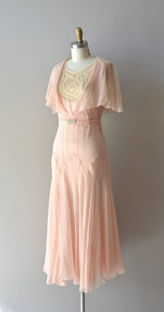 silk 1920s dress / vintage 20s dress / Doucement by DearGolden, $325.00 Pink 1920's Dress, Pink 1920s Dress, 1920s Evening Wear, 1920 Evening Dress, 1920s Outfit Ideas, Pink Flapper Dress, 1930s Evening Dress, 1920s Dress Vintage, Vintage 20s Dresses