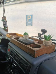 🎧 Caddy Camper Interior, Diy Van Decor, Vw Westfalia Campers, Vw Caddy Interior Ideas, Camper Vw T5 Van Interior, Vw Camper Interior Ideas, Vw T4 Camper Conversion, Vw T4 Campervan Interior Ideas, Camping Van Interior