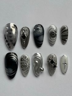 Handmade chrome alternative nails🖤⛓️Easy application and can be reused multiple times. Alternative Nails, Almond Acrylic Nails Designs, Boho Nails, Chrome Nails Designs, Punk Nails, Nails Easy, Acrylic Press On Nails, Grunge Nails, Pretty Gel Nails