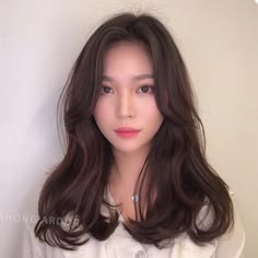 Korean Long Hair, Bangs With Medium Hair, Peinados Fáciles Para Cabello Corto, Haircuts For Medium Hair, Haircuts Straight Hair, Long Hair With Bangs, Penteado Cabelo Curto, Permed Hairstyles, Short Hair With Bangs