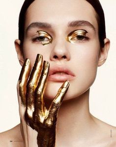 Painted Hands, Halloween Shoot, Photographie Portrait Inspiration, Beauty Photoshoot, Gold Makeup, Gold Aesthetic, Body Oils, Beauty Shoot, Too Good To Be True