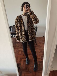 Prendas atigradas que tu otoño merece | Es la Moda Leopard Clothes, Alternative Fashion Plus Size, Looks Street Style, Alt Fashion, Professional Outfits, Edgy Outfits, Grunge Fashion, Outfits Casuales