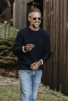 Style Over 50, 50 Year Old Men, Old Man Fashion, Wave Sweater, Look Jean, Stylish Men Casual, Dad Fashion, Mens Fashion Casual Outfits