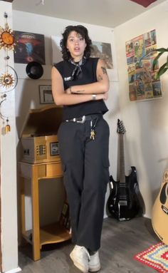 Black Berlin Style, Gay Outfits Women Masc, Festival Outfits Tomboy, Fletcher Concert Outfit Ideas, Carabiner Lesbian Outfit, Cook Outfit Casual, Going Out Outfits Masc, Formal Outfits For Masc Women, Masc Lesbian Clubbing Outfit