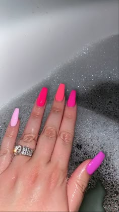 Vibrant Summer Nails Coffin, Gel Neon Nails, Neon Nails For Vacation, Neon Coloured Nails, Neon Solid Nails, Neon Nail Inspiration, Neon Nails Inspiration, Bright Nail Designs Neon, Spring Nails Bright Colors