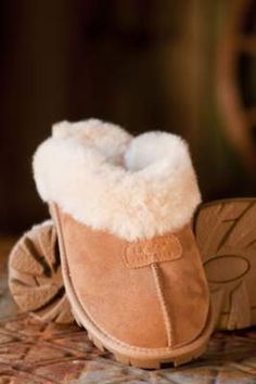 Women's Coquette UGG Slippers By Overland Sheepskin Co, http://www.overland.com/Products/Footwear-4000/WomensFootwear-4001/UGGAustraliaforWomen-446/WomensCoquetteUGGSlippers/PID-51961.aspx Ugg Coquette Slippers Outfit, Uggs Coquette, Coquette Ugg, Shoes For College, Coquette Slippers, Ugg Coquette Slippers, White Coquette, Ugg Ugg, Ugg Coquette