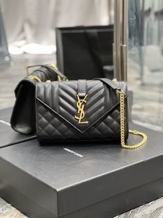 Description S.L Small Bag Black In Mix Matelasse For Women 8.2in/21cm YSL 600195BOW911000 Rep 1:1 Size: 21 x 13 x 6cm / 8.2 x 5.1 x 2.3 inches (Length x Height x Width ) Black Flat pocket Small compartment Gold toned hardware Includes box, dust bag. This product is of the best quality. Yves Saint Laurent Bags, Luxury Collection, Saint Laurent Bag, Medium Bags, Black Flats, Small Bag, Gold Tone Metal, Satchel Bags, Embossed Leather