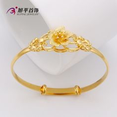 Real Gold Bangles For Women, Gold Bracelet With Ring, Latest Gold Bracelet For Women, New Ring Designs Gold, Bracelet Ideas Gold, Necklace Design Ideas, Bracelet Bangle Gold, Gold Flower Design, Baby Jewelry Gold