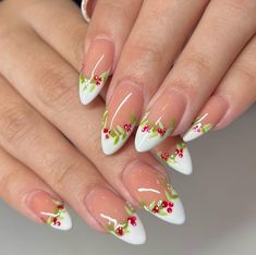 Les couronnes appartiennent à tous - Adorables ongles de Noël à presser, élégants ongles français pour les fêtes de fin d'année. (Amande moyenne illustrée). La forme et la taille du modèle peuvent varier légèrement ! Indiquez la taille/les mesures de vos ongles dans la section Notes ou dans les messages. Kit de préparation inclus avec chaque presse achetée (1 colle à ongles Makartt, 1 bâton en bois, 1 bloc à polir, 1 lime à ongles, 2 tampons imbibés d'alcool, 1 feuille de gelée et 1 paquet de lotion pour les mains) ! Feuille d'instructions également incluse <3. Les cadeaux incluent de jolis bijoux, des autocollants tendance, du nail art, des breloques pour les ongles, des cristaux et plus encore ! Des cadeaux plus grands tels que des statues et des épinglettes s'appliquent pour les command Holly Nails, Nail Art Noel, Year Nails, Xmas Design, Holiday Nail Designs, Art 2024, Christmas Nail Art Designs, Nail Swag, Winter Nail